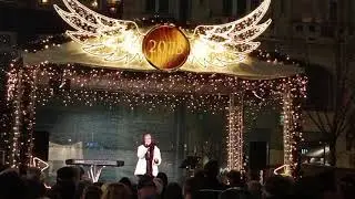 Czech girl singing at Mustek 