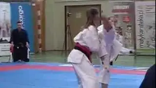 Klaudia face kick