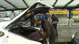 Taxi's zonder licentie blijven op Schiphol rijden