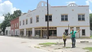 ЗАБРОШЕННЫЙ центр города с мисс Напряжение