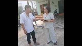 Poor young man finds phone and returns it to the owner's house. #song #funny #short #family