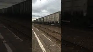 ВЛ80С-913+912Б с грузовым поездом проезжает станцию Антропово