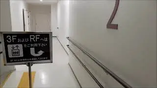 イオンモール甲府昭和の迷路のような階段