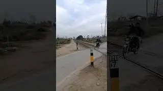 17Up Millat Express With PHA-20-8309 Pass Through From M4 Motorway Bridge Near Chak Jhumra | #foryou