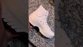 In love with the Converse Ultra  😍
