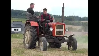 Rozsiewanie nawozu wapniowego. Ursus C-330M + Rozsiewacz Agromet Brzeg NRZ N012.
