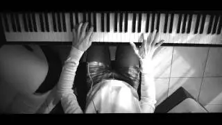 Apple iPhone 5 - Music Every Day commercial (RED - Rob Simonsen Piano Cover)