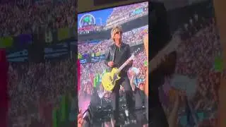 Группа Green Day пропустила куплет из песни &laquo;Agenda&raquo; на выступлении в Суперкубке! #greenday #supe...