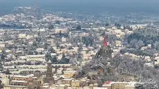 FCP [Drone 4K] - Travelling Le Puy-en-Velay / La Vierge, Pic d'Aiguilhe, La Cath&eacute;drale, Polignac