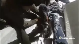 На Шосткинщині поліцейський у сильний мороз врятував чоловіка, якому стало зле на вулиці