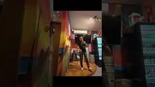 Standupero Omar V. con su show &ldquo;Sobrio 2025&rdquo;