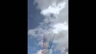 Red Arrows Fly over Buckingham Palace