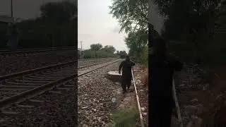 115 up Musa Pak express slowly pass through underpass multan #subscribemychannel #railway #train