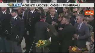 Trieste, sul feretro di Pierluigi Rotta un mazzo di girasoli