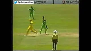 What's your decision? Dean Jones very lucky to survive this run out appeal against Pak Gabba 1989/90