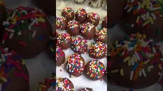 Our Cake Truffles are the perfect dessert for your after dinner treat! 🍫🔥 #caketruffles #minitreats