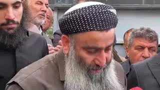 گریانی بەکوڵی مامۆستا هەڵۆ لەسەر گۆڕی باوکی