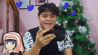 Lloyd Cafe Cadena Reads Mean Tweets