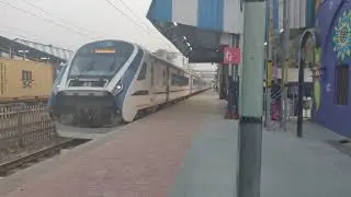 T18 VANDE BHARAT EXPRESS CROSSING NAINI FIRST TIME | TRAIN 18 | INDIAN RAILWAYS