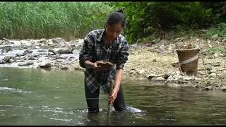 The daily life of a single mother in the countryside, saving an elderly man from an accident.
