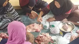 Prosesi Penimbangan Daging Qurban 2023 di Masjid Al Muhajirin Permata Hijau Kediri