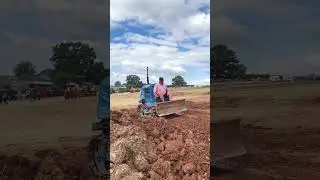 Calf dozer demonstration at Welland Steam Rally  #dozer #bulldozer #construction #heavyequipment