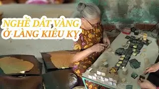 Độc đáo nghề dát vàng ở làng Kiêu Kỵ: những cú vung búa khiến vàng thỏi mỏng tang