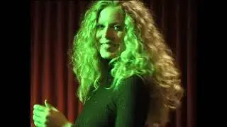 Linda Gail Lewis.  Strike. Amager, Copenhagen. Video: Ole Olsen. 2006.