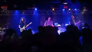 Show Me Your Hits - The Middle (Jimmy Eat World cover)