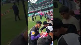Bangladeshi Leg Spinner Rishad Hossain Shines in Big Bash | Fans Queue for Autograph #cricketshorts