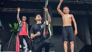 Hollywood Undead - Comin in Hot (Fort Rock)BAND BRINGS FAN ON STAGE!