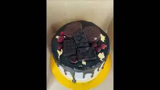 #chocolatecake #minichocolatecake #chocolatebar #bakingtherapy #homebakers #birthdaycake #cakeideas