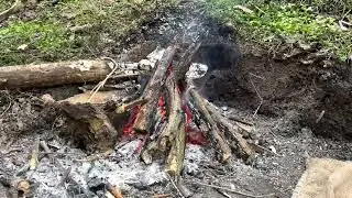 Building a Hidden Dugout Under a Stumps.Warm secret shelter. Bushcraft Survival