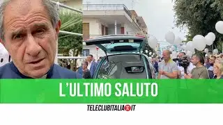 L'ultimo saluto a Giulia e Thiago: palloncini e applausi fuori la chiesa