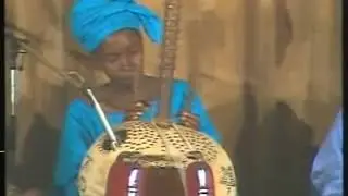 Kadé Diawara and all-female l'Ensemble Instrumental National de Guinee