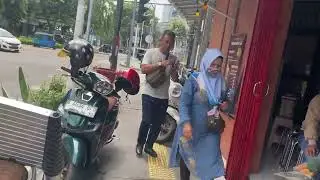 ジャカルタの中心街より東4キロくらいにある寿司松前の路地を６０メートルくらいのところにあるきしめん屋