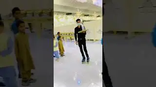 Skating waiter service 😄#pakistanitalent #frskates #skating #shortvideo  #fastskatingservice