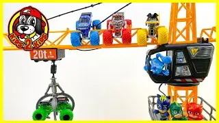 Monster Jam Toy Trucks 🏗 COLOR CHANGE CRANE WASH! - Grave Digger, Pirate's Curse, Zombie -  몬스터 잼 색상