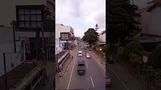 Everyday traffic flow &ndash; buses, cars, tuk-tuks, and bikes passing by 🚦🌍 #SriLanka #NowhereTrails