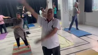 Hand stretching with upper body twisting for management of sholder pain 
