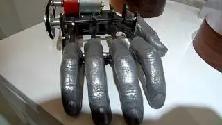 Laikingland fingers automaton at MB&F MAD Gallery