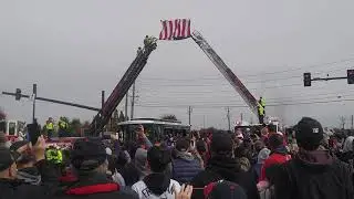 Atlanta Braves World Championship Parade 2021 - Cobb Pkwy. & Akers Mill Intersection
