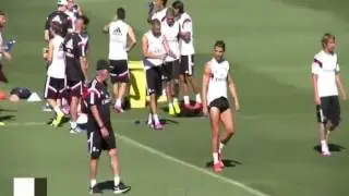 Cristiano Ronaldo raises the bar at Real Madrid training with clapping push ups 2014