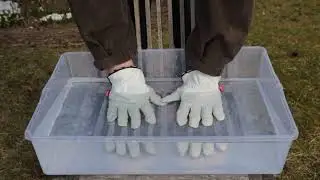 Water repellency test on gloves - Topi Natural Repel