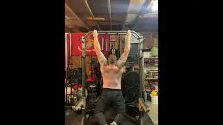 300lb APE CRUSHING 2 FINGER PULL UPS?!?!