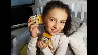 Roblox agora em boncecos de colecionar