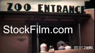 1972: Retro zoo entrance sign attracts animal loving visitors. COLORADO SPRINGS, COLORADO