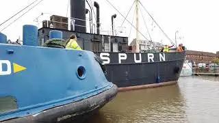 Spurn Lightship leaves Hull Marina