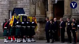 Edimburgo recibe el féretro de la reina Isabel II entre muestras de apoyo en las calles