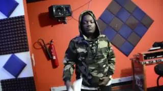 DVJ Ally B ameuwa sana kwenye Mikuno na Mixing. Kama unataka kujifunza U-DJ cheki hapa.